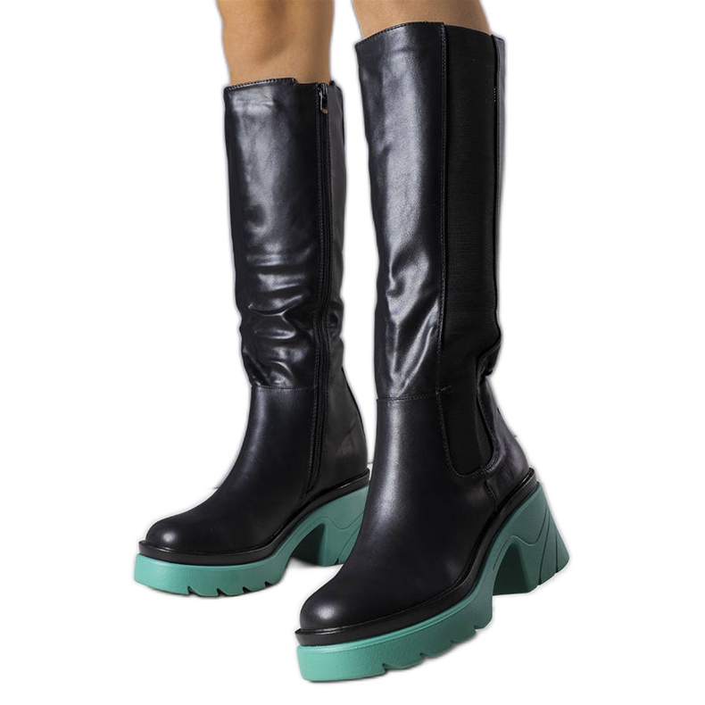 Czarne kozaki na niebieskiej podeszwie Charla