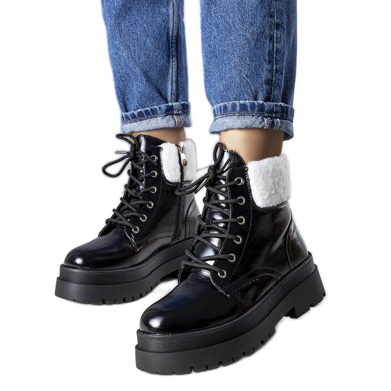 Czarne ocieplane botki z kożuszkiem Bryas