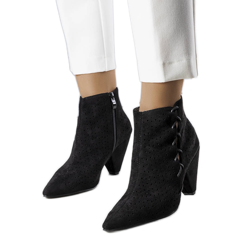 Czarne ażurowe botki na słupku Collins