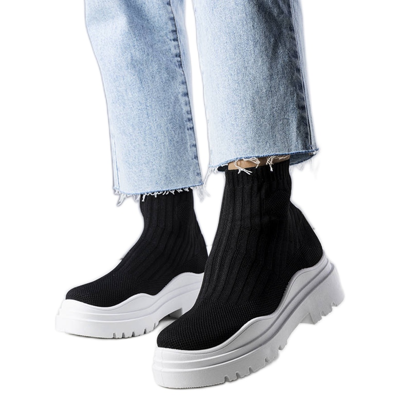 Czarne skarpetkowe botki z białą podeszwą Cali