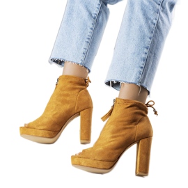 BM Camelowe botki na słupku Payto brązowe