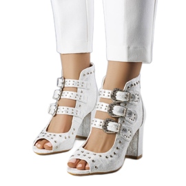 Srebrne brokatowe botki z ćwiekami srebrny