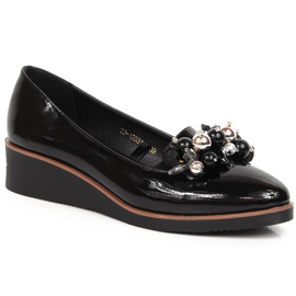 Półbuty lakierowane na koturnie z koralikami czarne Potocki SZ12031