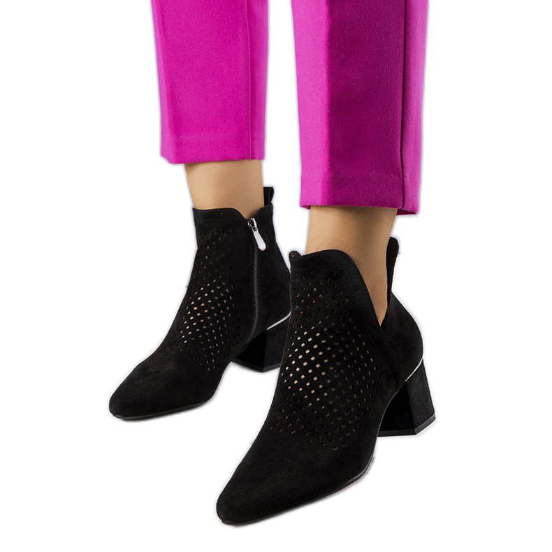 BM Czarne ażurowe botki na słupku Bernadette