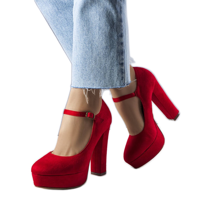 Czerwone czółenka na słupku Johnnie