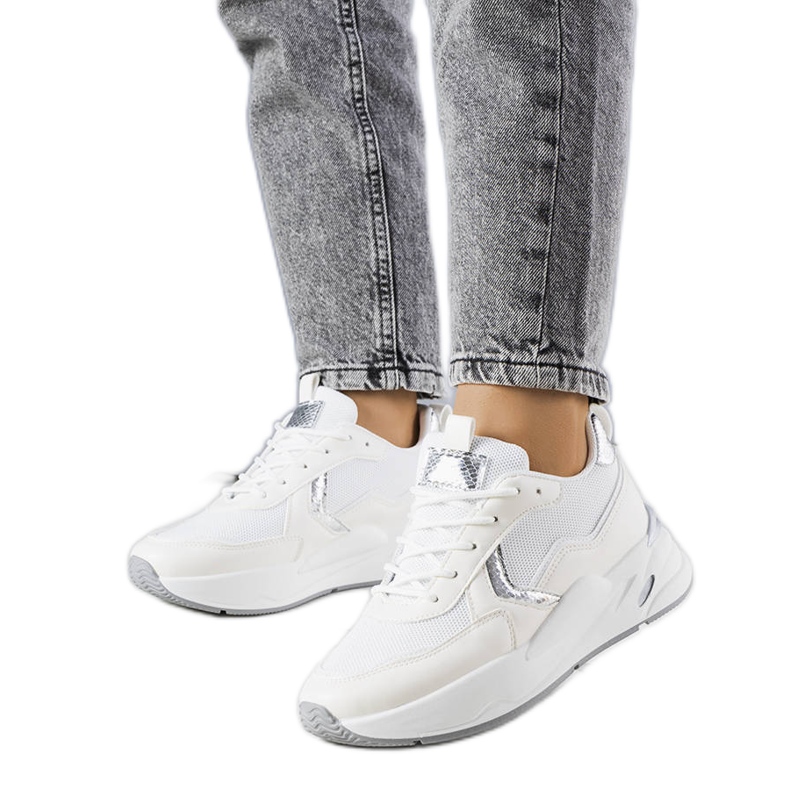 BM Białe sneakersy ze srebrnymi wstawkami Doris
