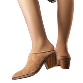 Beżowe klapki z zabudowanym przodem Linda beżowy