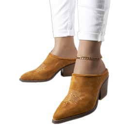 PA1 Brązowe klapki z zabudowanym przodem Linda