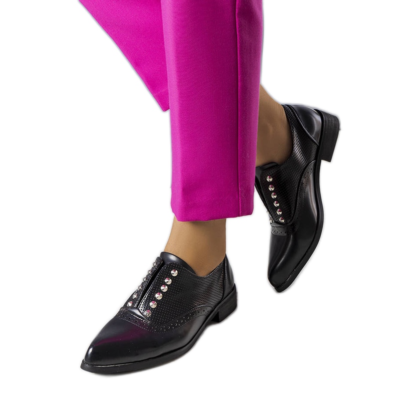 BM Czarne ażurowe półbuty z ćwiekami Erin