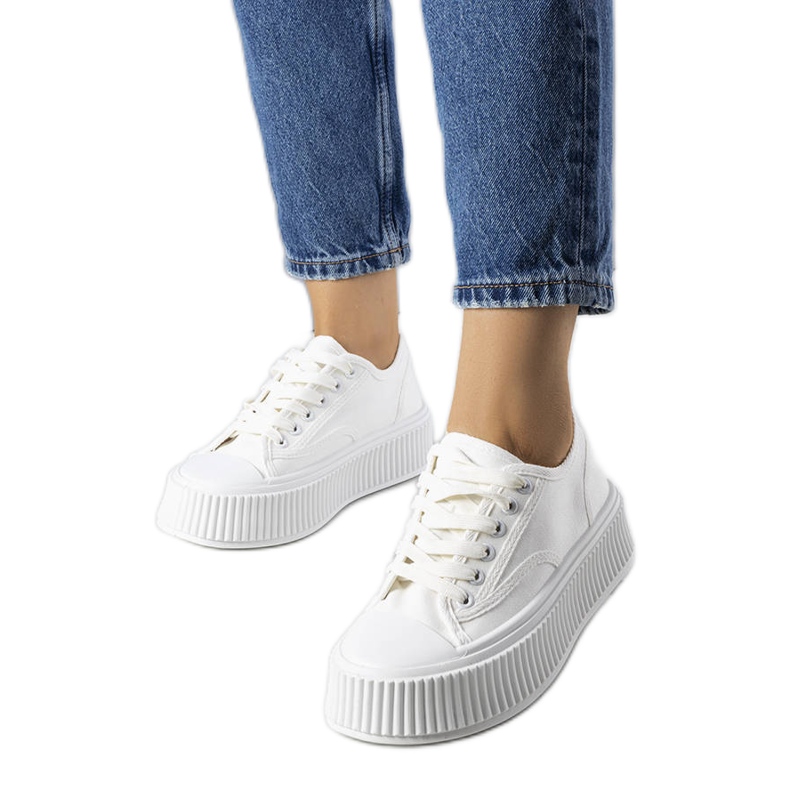 Białe trampki na platformie Delores