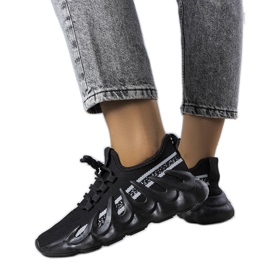 Czarne sneakersy na modnej podeszwie Beth