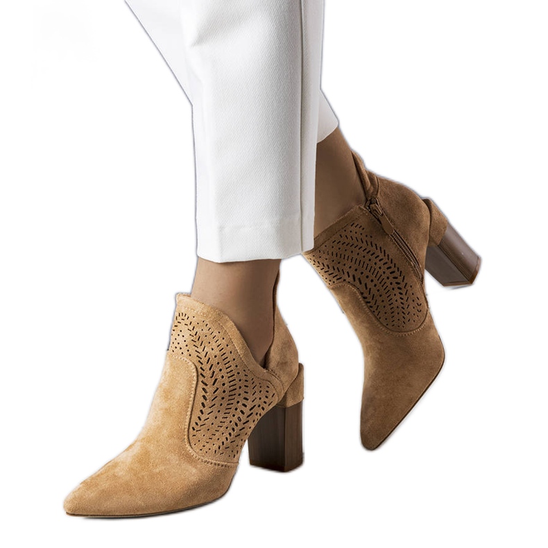 PA1 Ciemnobeżowe ażurowe botki na słupku Hachée beżowy