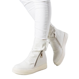 PA1 Białe botki na koturnie Monique
