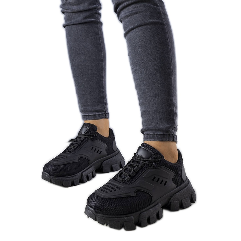 BM Czarne sneakersy na masywnej podeszwie Inez