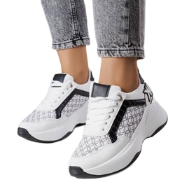 Czarne sneakersy z monogramem Margie białe