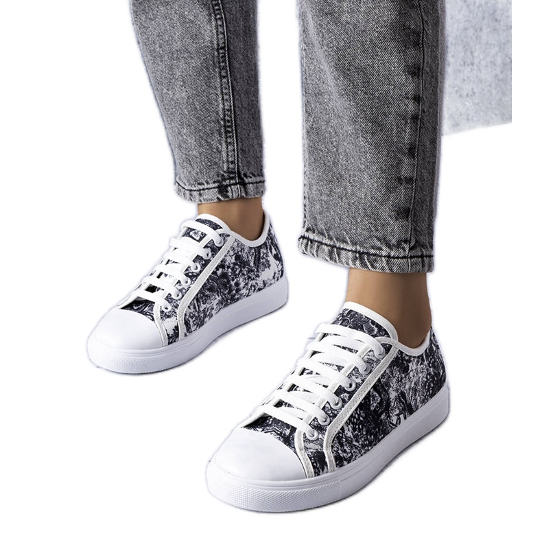 Biało-czarne tenisówki materiałowe Aucoin białe