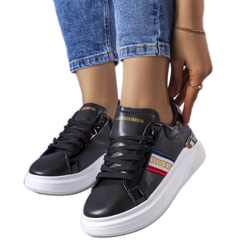 Czarne obuwie z lakierowanymi wstawkami Annot