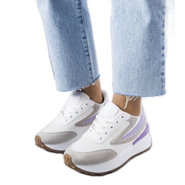 Białe sneakersy na grubszej podeszwie Moore