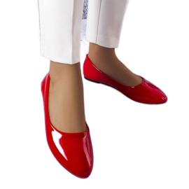 BM Czerwone klasyczne balerinki lakierowane Méthot