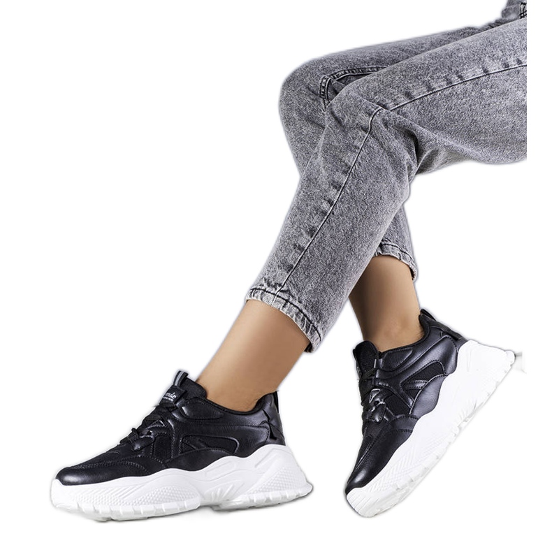 Czarne sneakersy na masywnej podeszwie Lorene