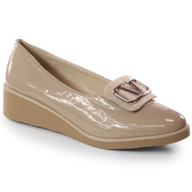 Półbuty lakierowane damskie na koturnie beżowe Jezzi RMR2265-3 beżowy