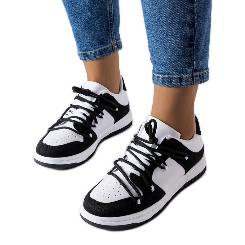 Czarne sneakersy z łączonych materiałów Hila białe