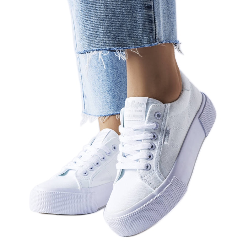 Białe trampki Lee Cooper LCW-22-31-0884L