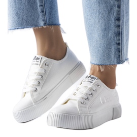 Białe trampki Lee Cooper LCW-23-31-1806L