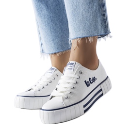Białe trampki Lee Cooper LCW-23-31-1802L