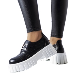 Czarne ażurowe masywne półbuty Camus