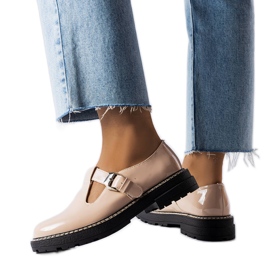 PA1 Beżowe lakierowane półbuty Vaden beżowy