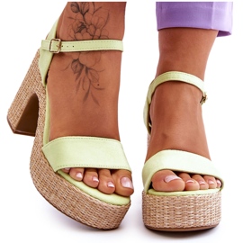 Wygodne Zamszowe Sandały Na Masywnym Słupku Jasnozielone Elishia