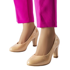 BM Beżowe lakierowane czółenka Burkett beżowy