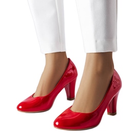 Czerwone lakierowane czółenka Burkett