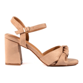 Zamszowe sandały na słupku Vinceza beżowe beżowy