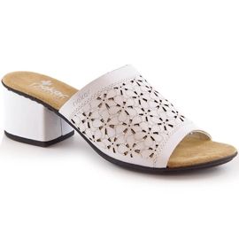 Skórzane klapki damskie na obcasie ażurowe białe Rieker 64681-80