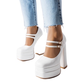 Białe czółenka na wysokim słupku Chouinard