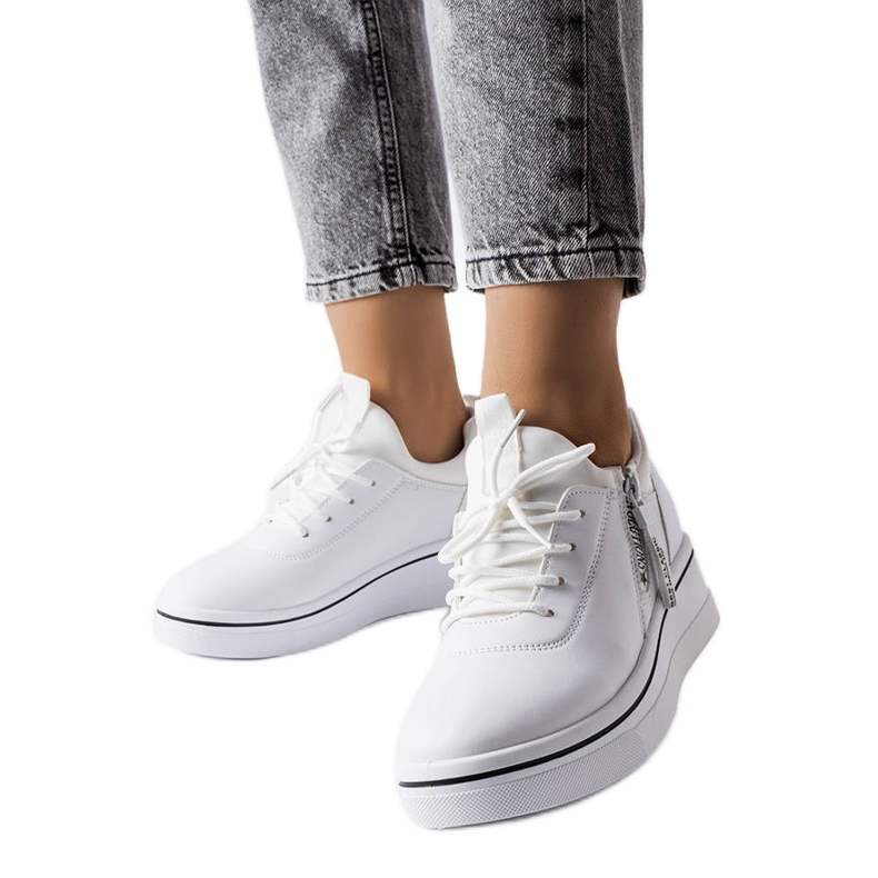 BM Białe sneakersy na niskiej koturnie Mathieu