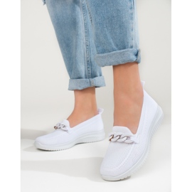 Damskie wygodne materiałowe slip on z łańcuszkiem białe Shelovet