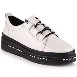 Skórzane lakierowane komfortowe półbuty na platformie beżowe S.Barski LR29592 beżowy