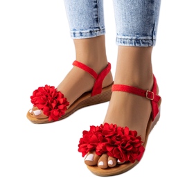 Czerwone sandały na niskiej koturnie Foucault