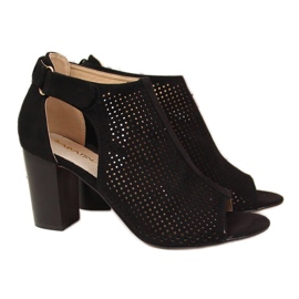 Sandały damskie zabudowane na rzep czarne Sabatina 7802