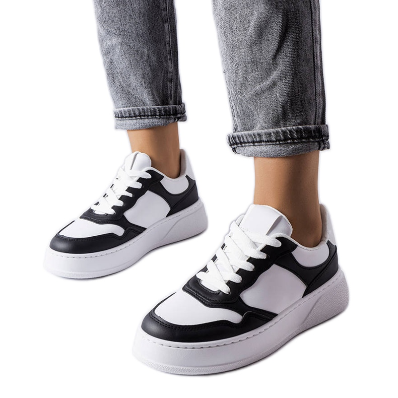 Biało-czarne buty na grubszej podeszwie Baron białe