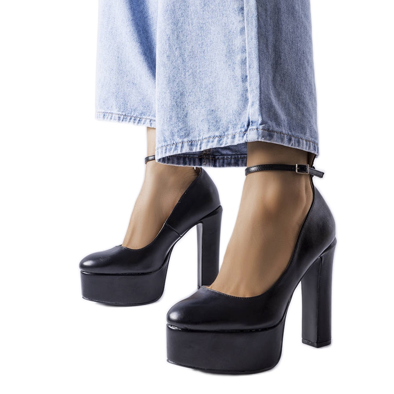 Czarne czółenka na wysokim słupku Hervé