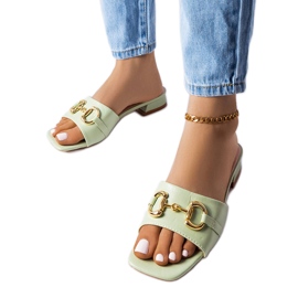 Zielone klapki z łańcuchem na obcasie Chabot