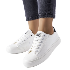 Białe materiałowe tenisówki Big Star LL274091