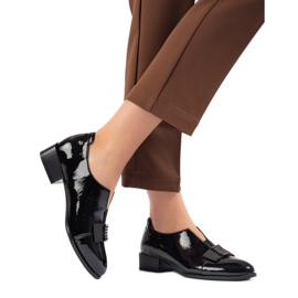 W. Potocki Lakierowane eleganckie półbuty na obcasie Potocki czarne