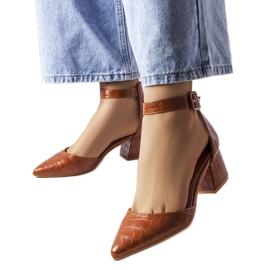 Brązowe czółenka na klocku Laliberté