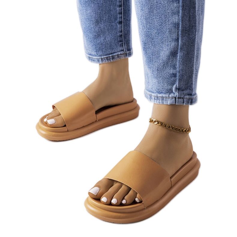 Brązowe klapki na platformie Paquette