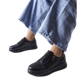 Czarne skórzane półbuty zdobione zamkiem Jezzi